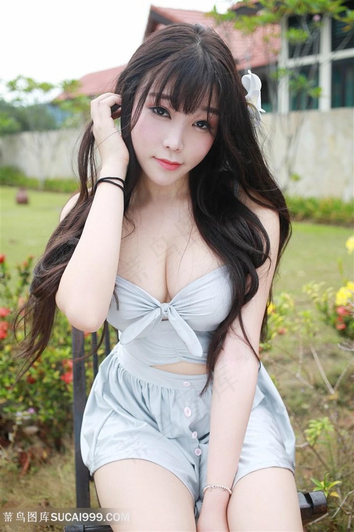 女老师趴开双脚让男生诵