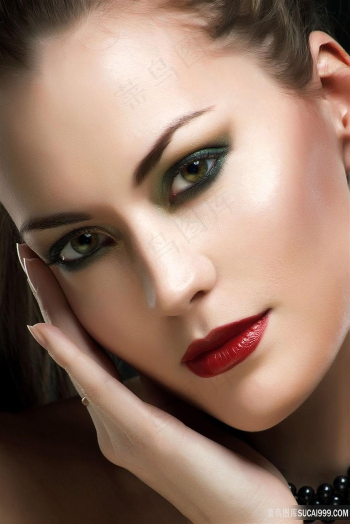 局长含着娇妻的两个高耸蘑菇影视