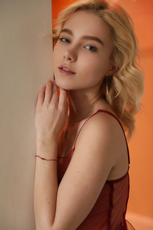 色字头上一把刀全诗