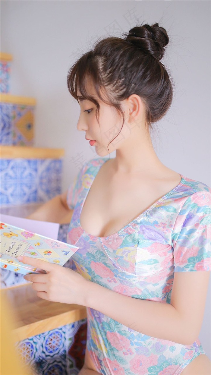 极品身材美腿女神的灰色情趣