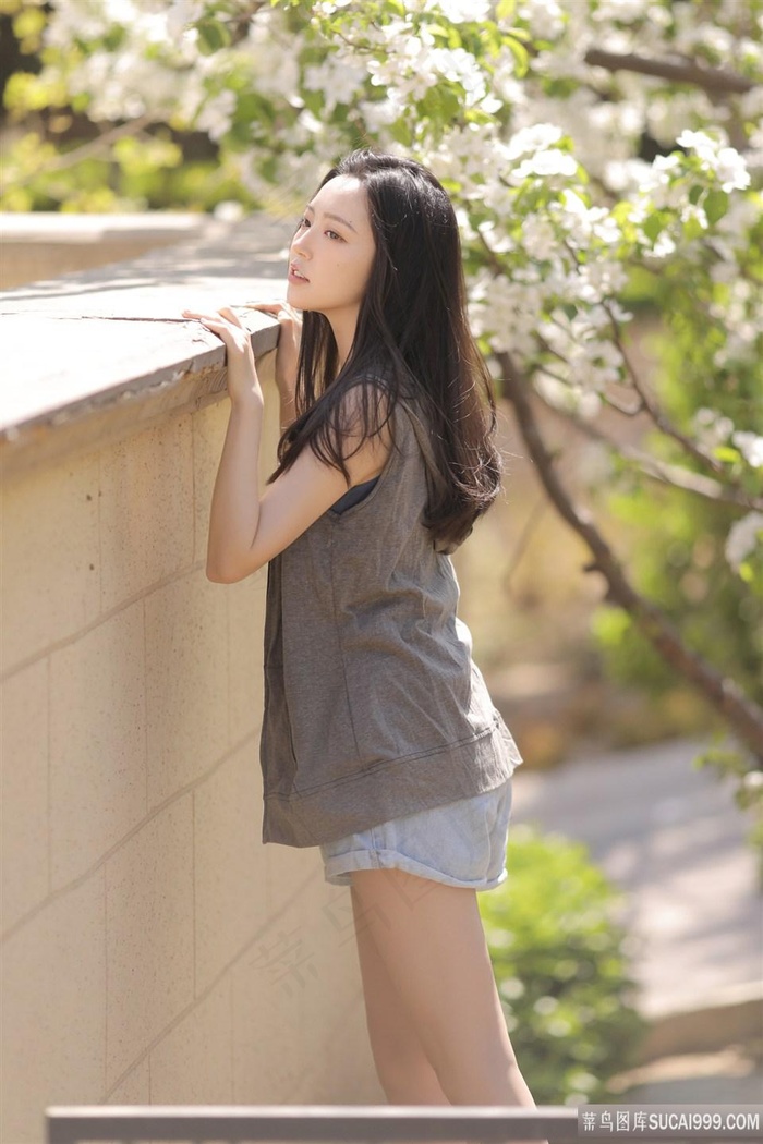 小东西你看你喷的到处都是健身房