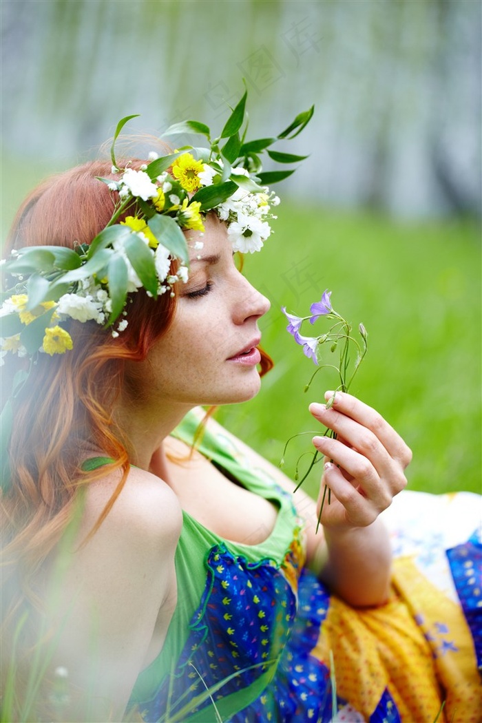 美女脱小内内给男生摸j