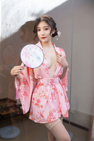 粉嫩嫩白嫩嫩的逼