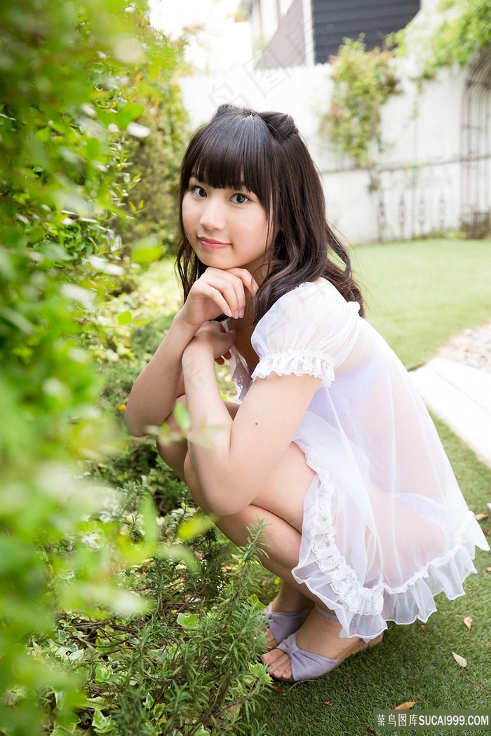 动漫美女的屁股被男生的蛋戳进去