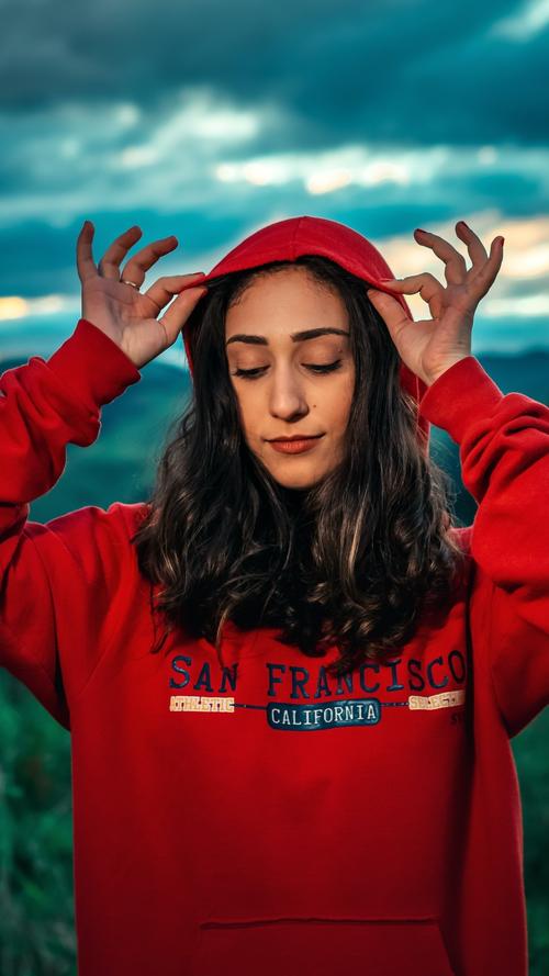 女配她天生好命