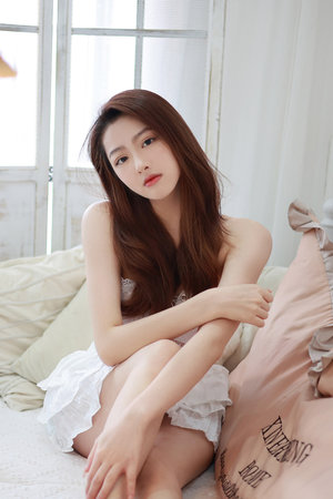 国内精品久久久久精品美女图片