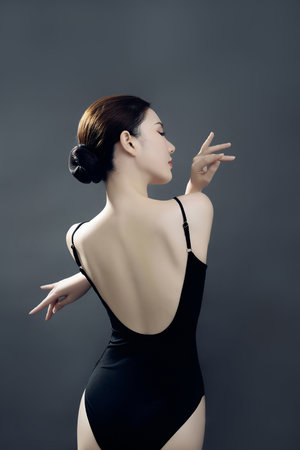 销艳奴婢小桃韩将军