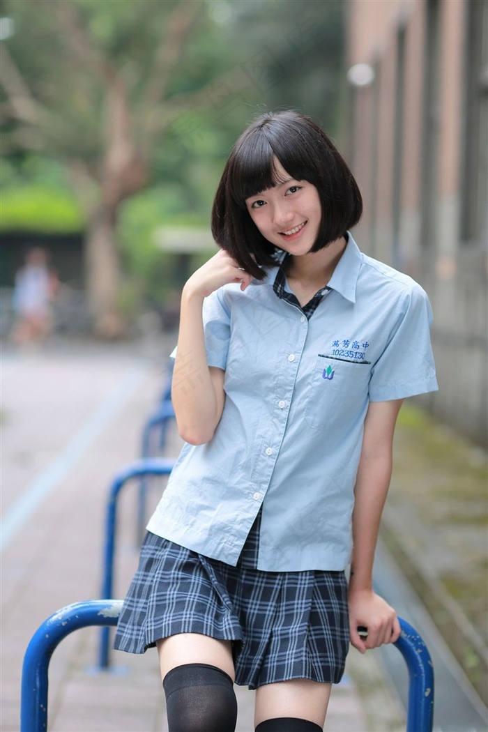 拉到厨房撕开丝袜做